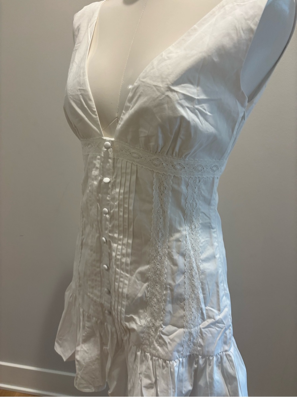 Peppermayo
Gretel Mini Dress
Pleated Mini Dress in White - Picture 7 of 8